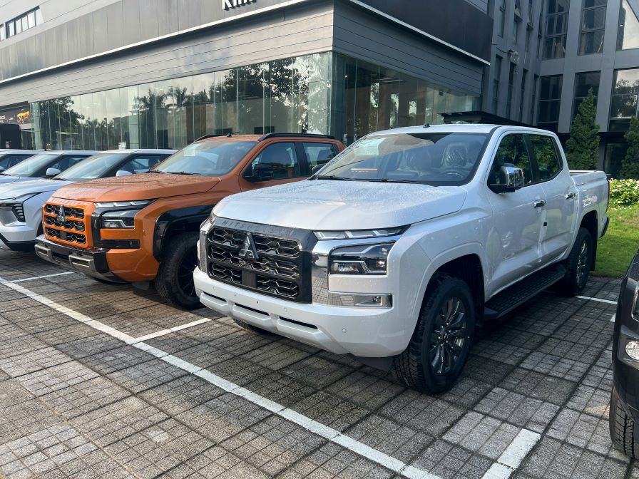 Mitsubishi Triton GLS Premium  - Giá bán tải 1 cầu tự động tại Nghệ An