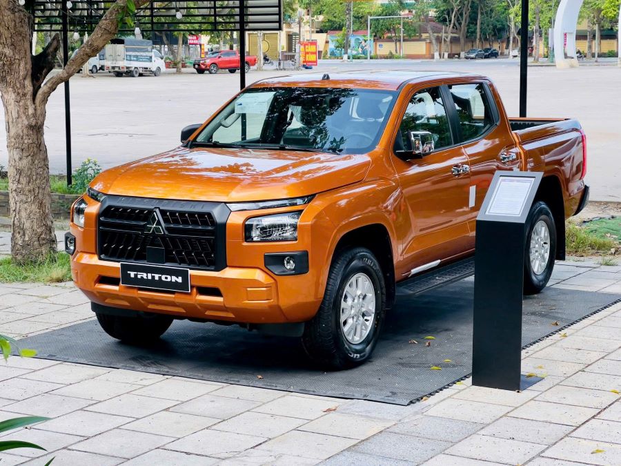 Bán Tải Triton GLX 4x2 AT  (1 cầu tự động) - Bảng Giá Tại Vinh Nghệ An