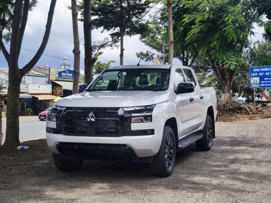 Triton 4WD (NEW) - 2 cầu giá rẻ